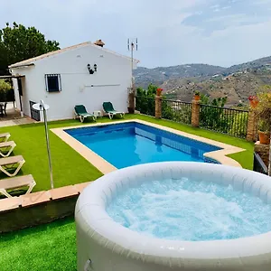  Сasa de vacaciones En Con Piscina Y Jacuzzi